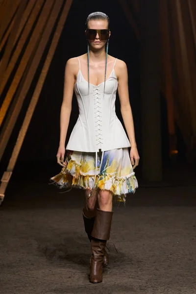 Look 14
